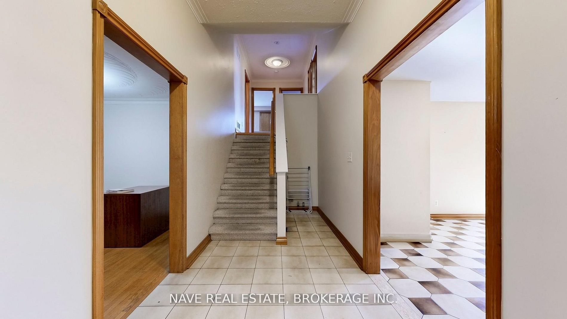 9747 Bathurst Street Property Photo 4