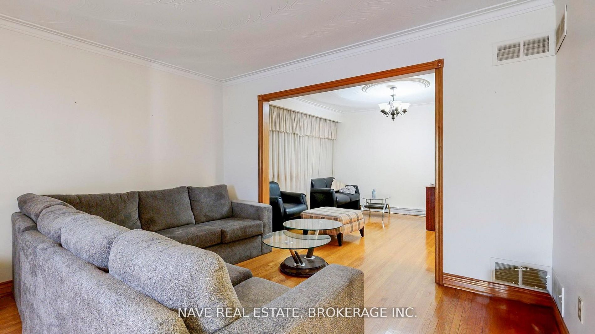 9747 Bathurst Street Property Photo 6