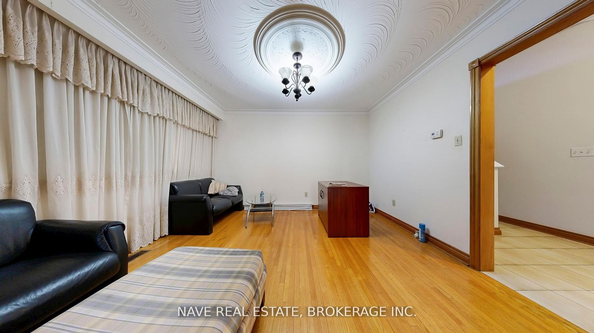 9747 Bathurst Street Property Photo 7