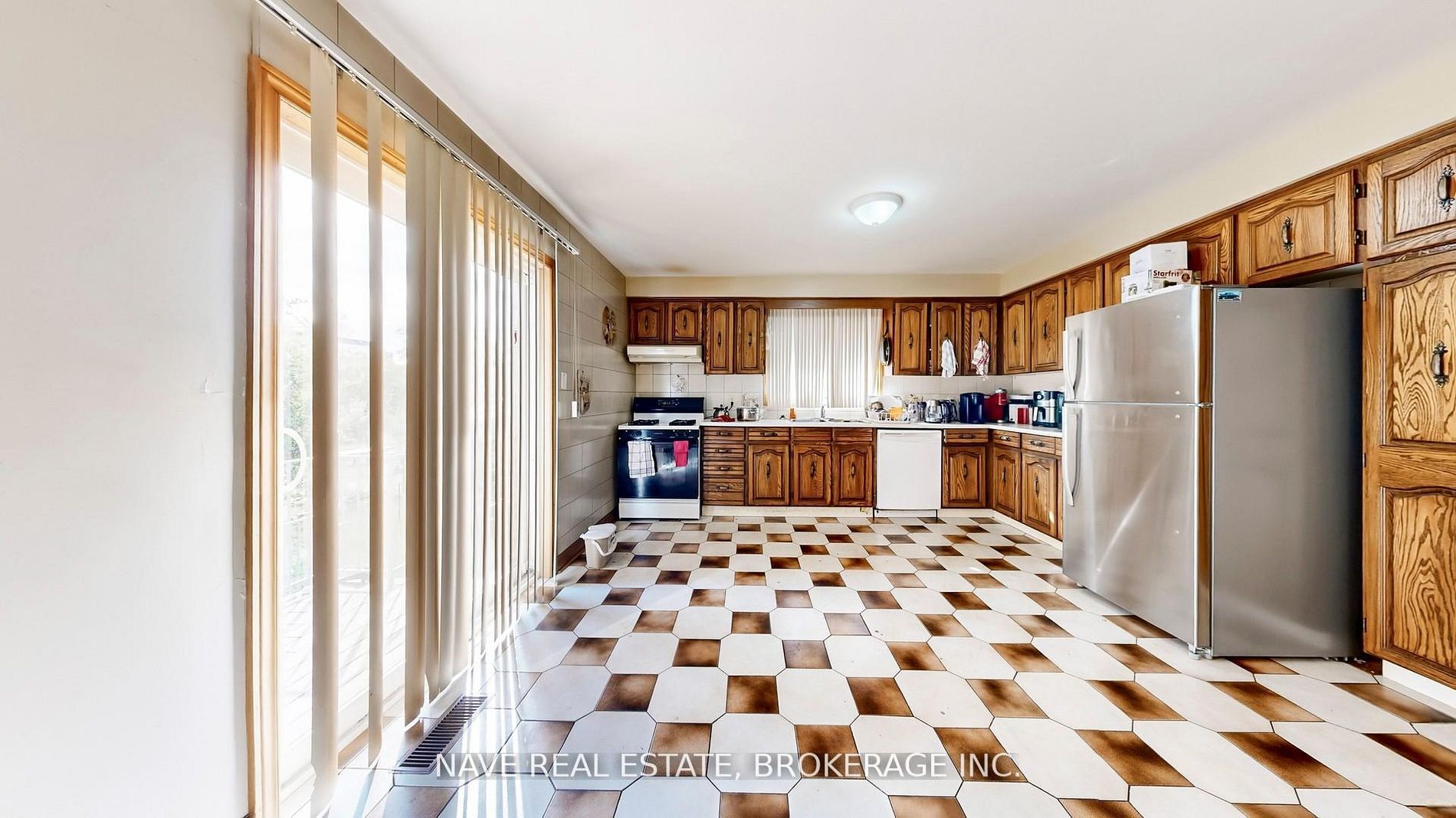 9747 Bathurst Street Property Photo 9