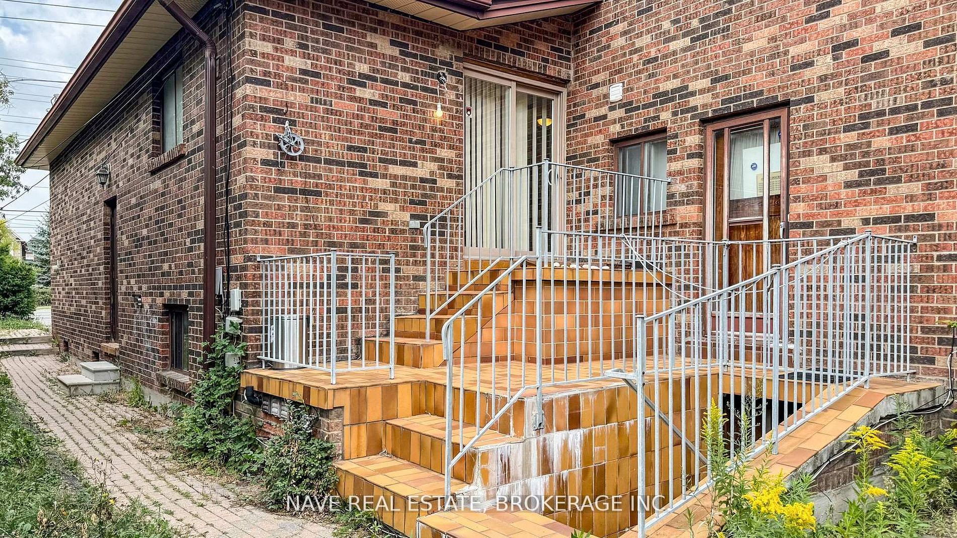 9747 Bathurst Street Property Photo 15