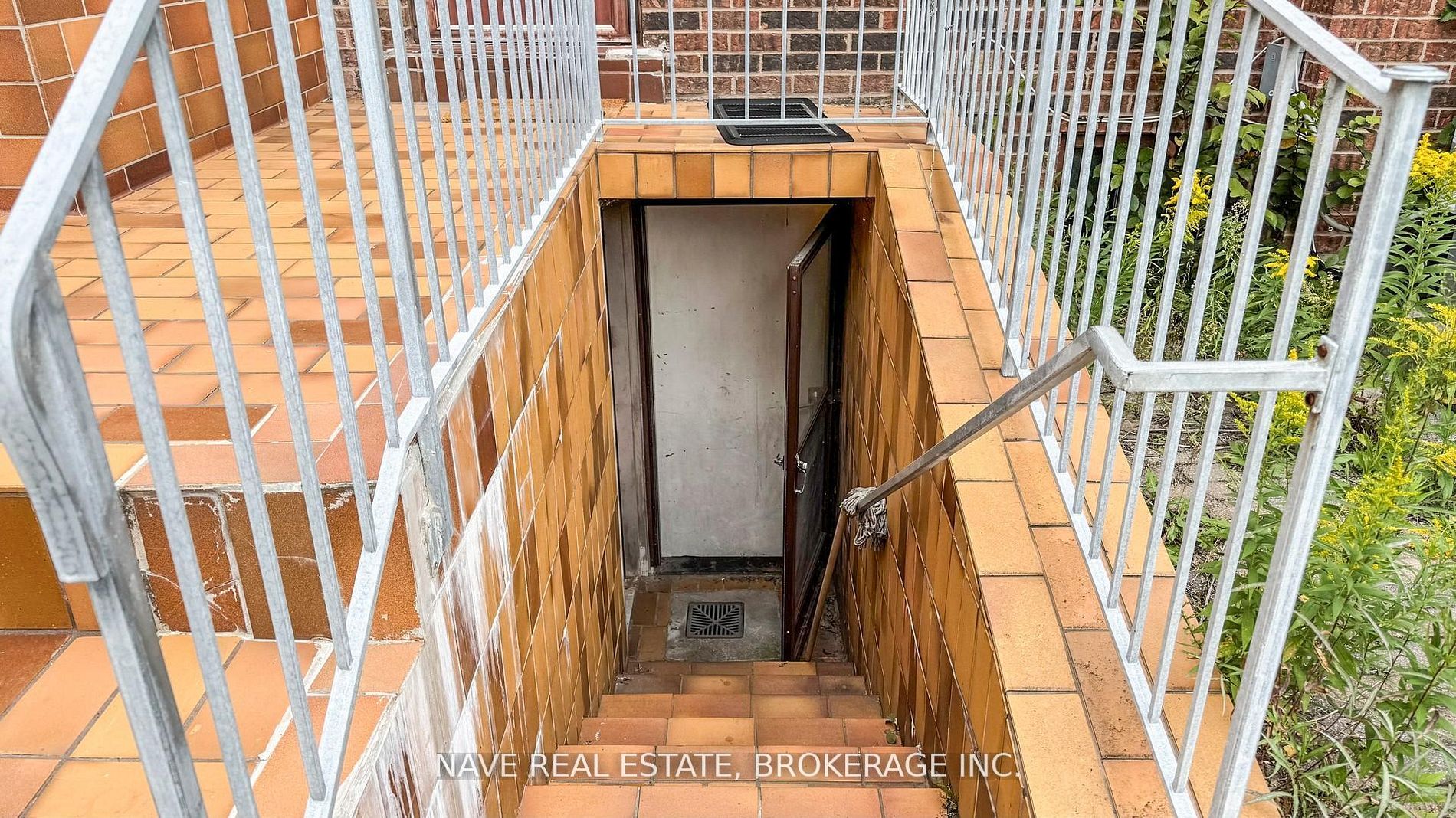 9747 Bathurst Street Property Photo 25