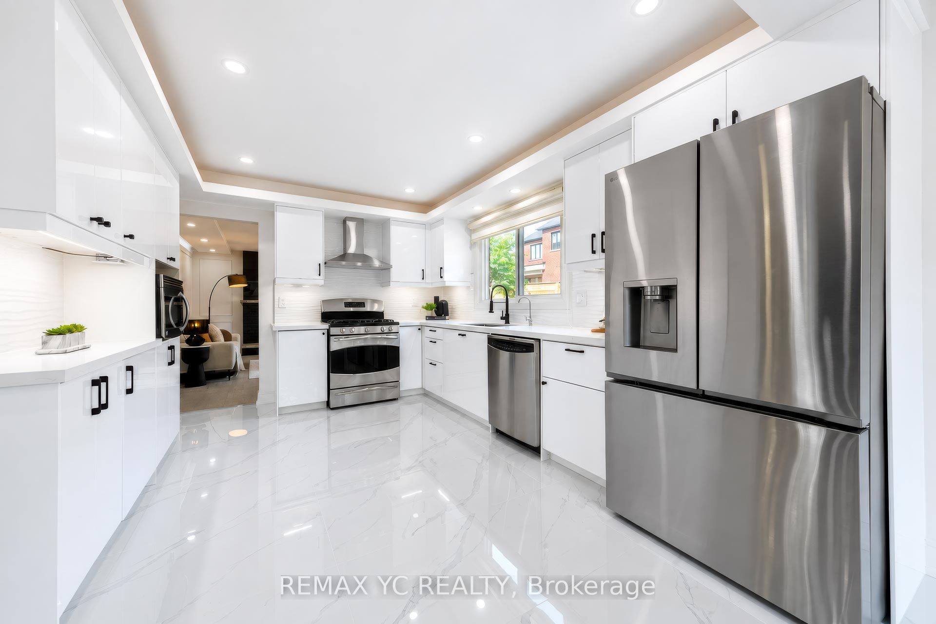 4 Simmons Crescent Property Photo 12