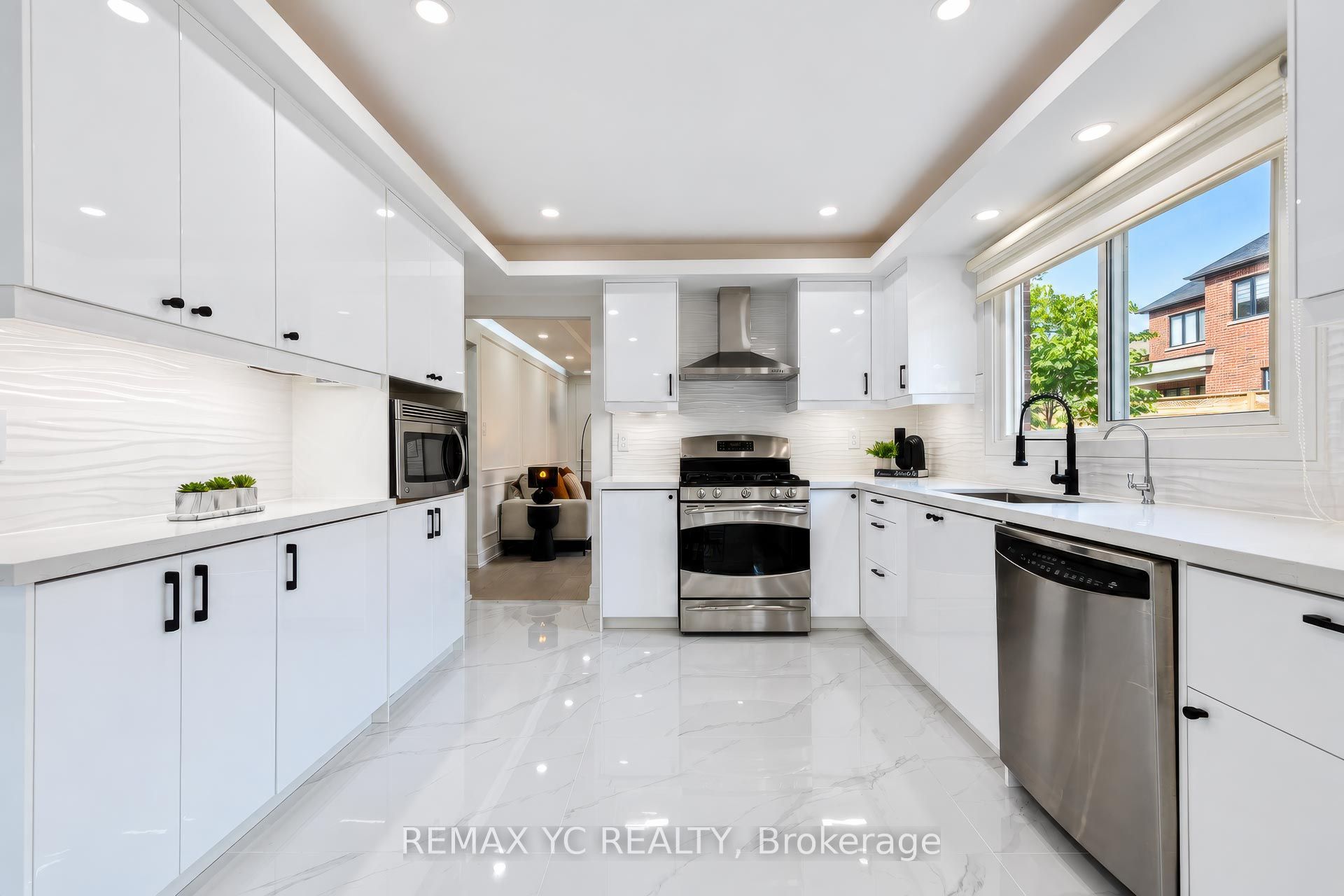 4 Simmons Crescent Property Photo 13