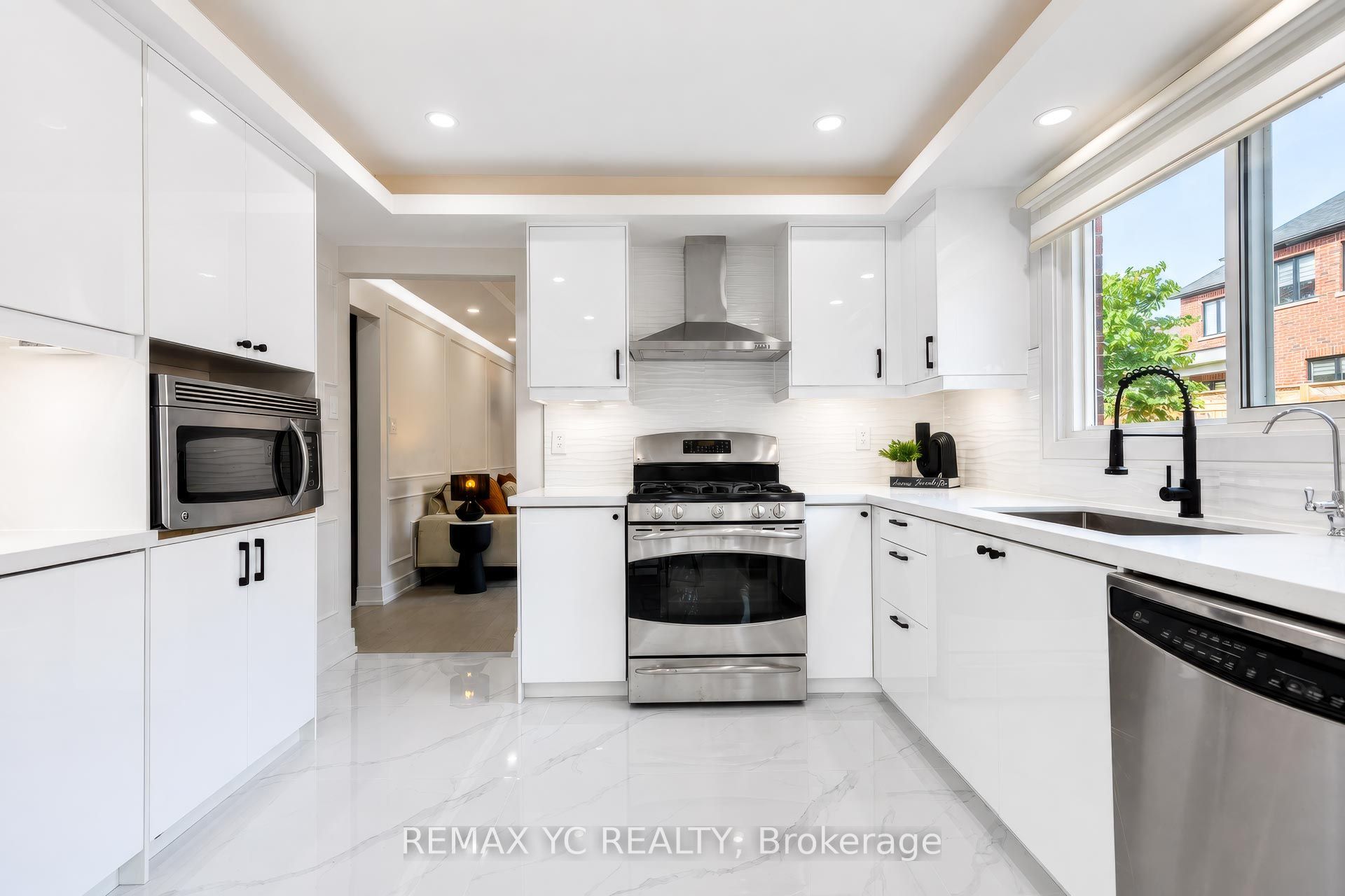 4 Simmons Crescent Property Photo 14
