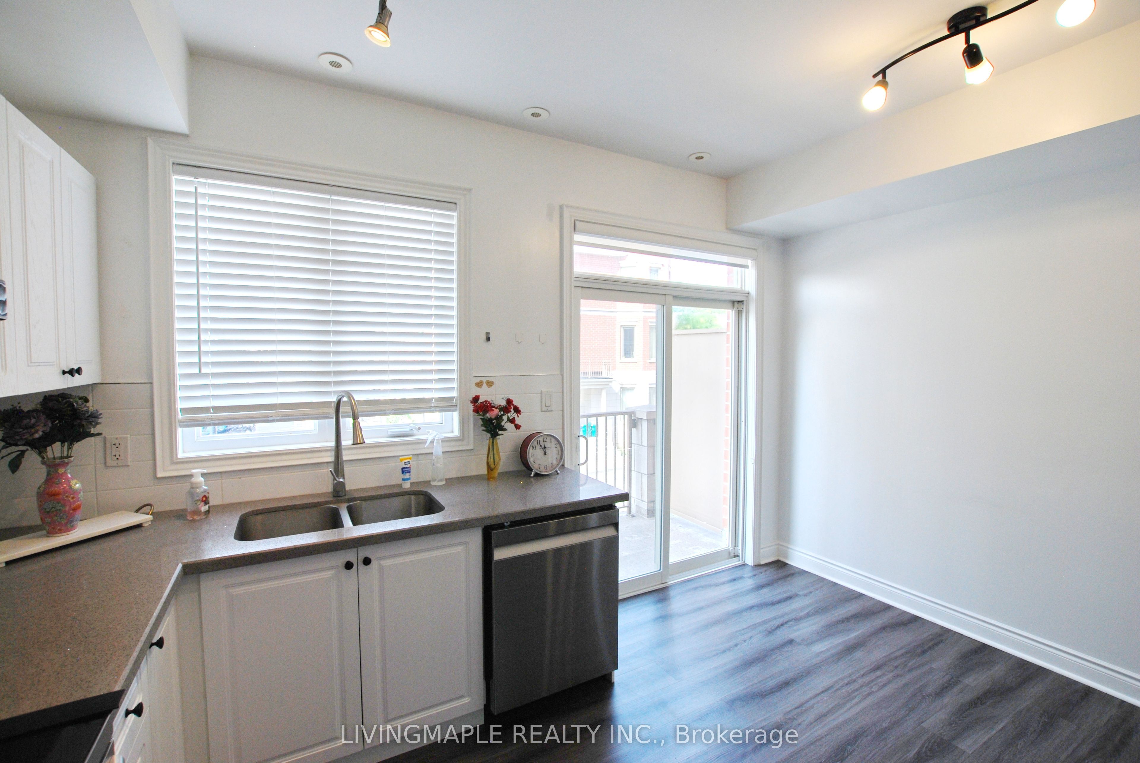 26 Times Avenue Property Photo 19