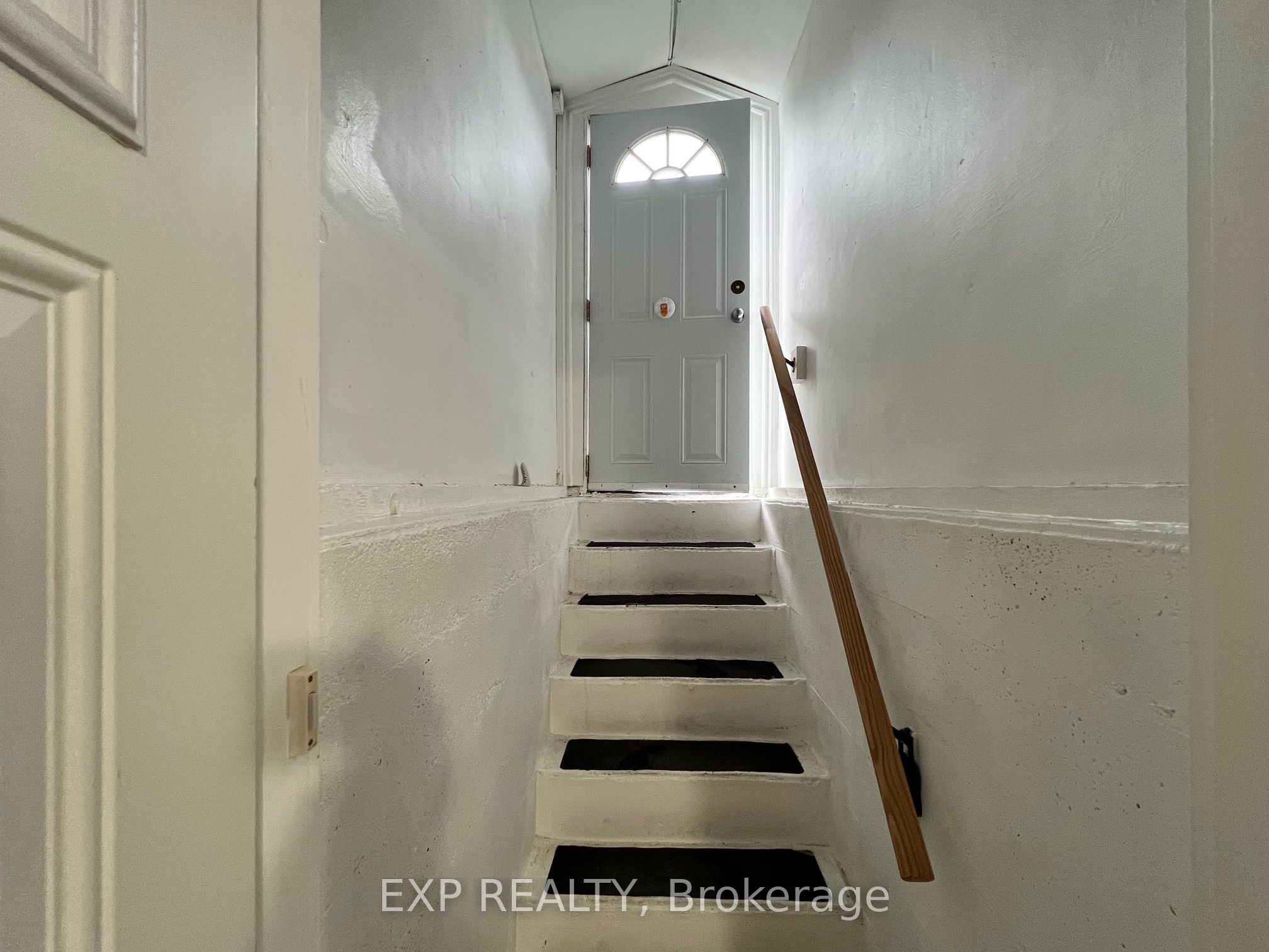 205 Simcoe Road Lower Property Photo 5