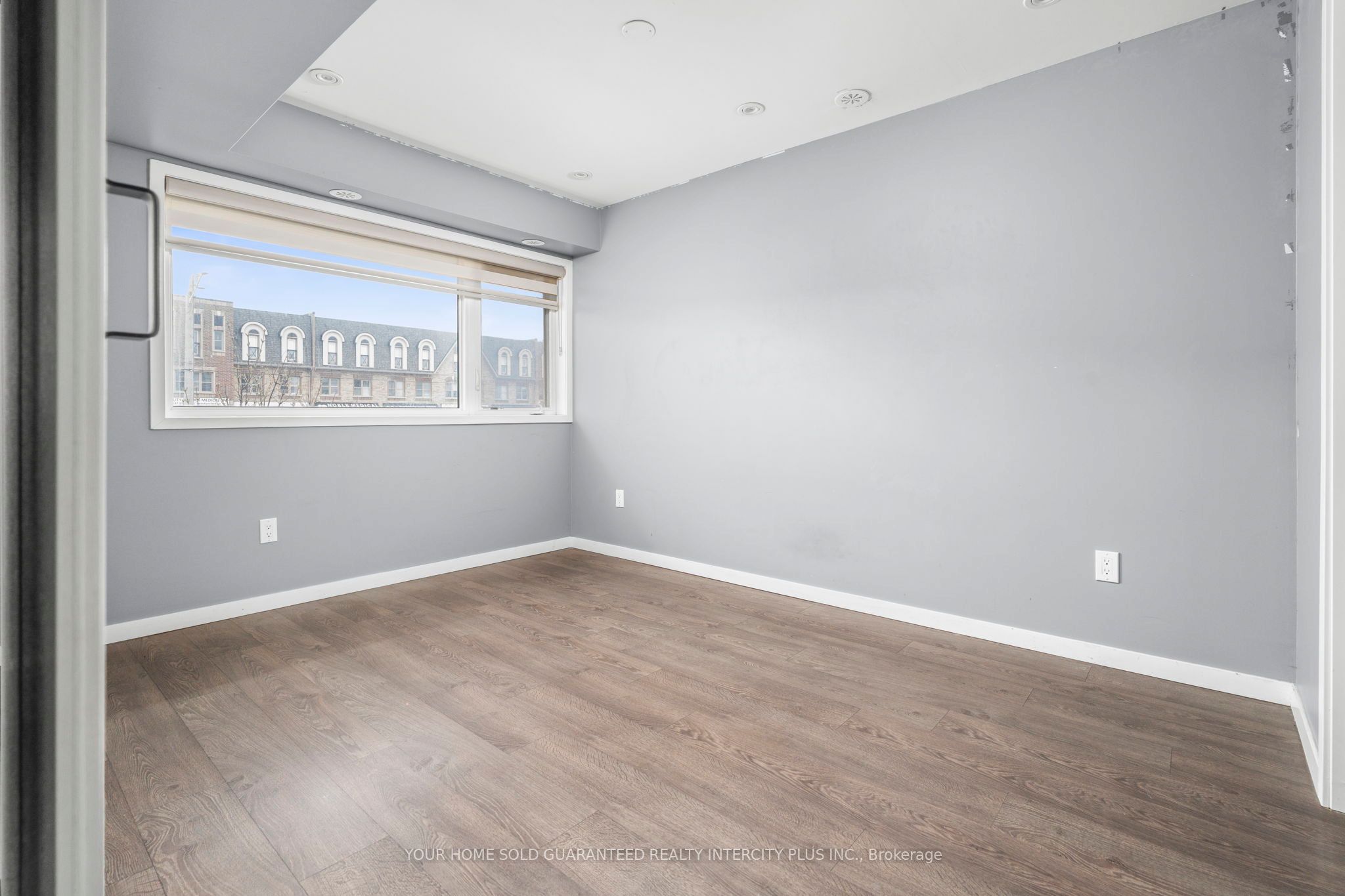 3910 Major Mackenzie Drive Property Photo 6