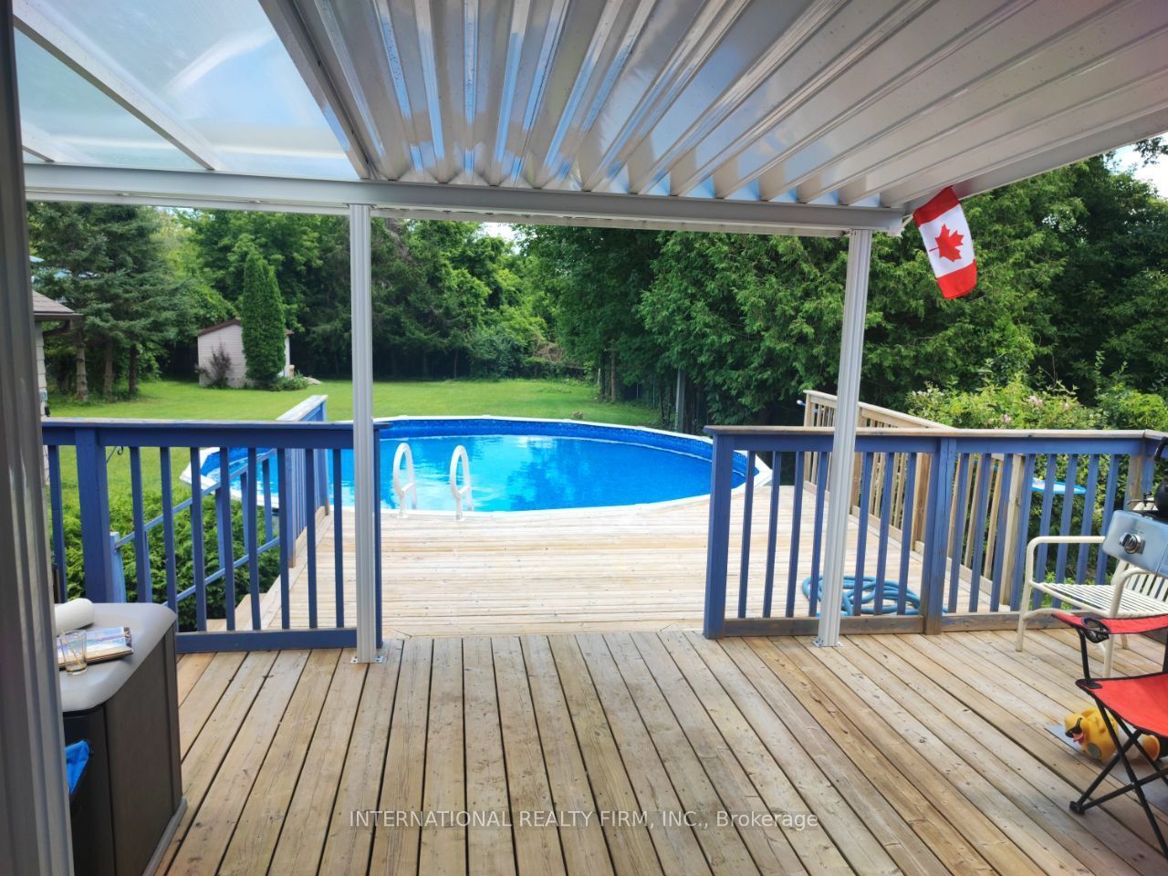 533 The Queensway S Street Property Photo 2