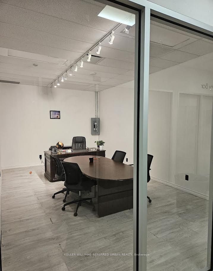 7163 Yonge Street 260 Property Photo 2