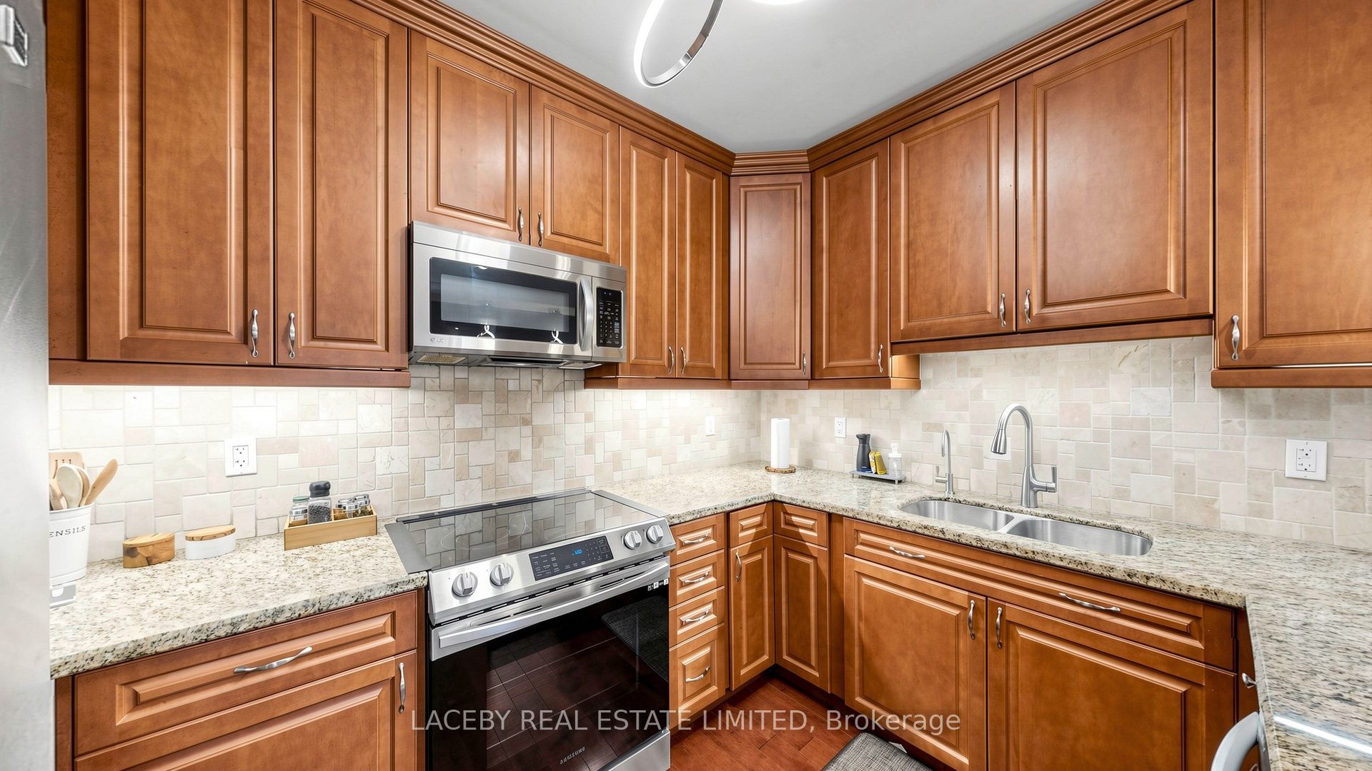 80 Burns Boulevard 319 Property Photo 12