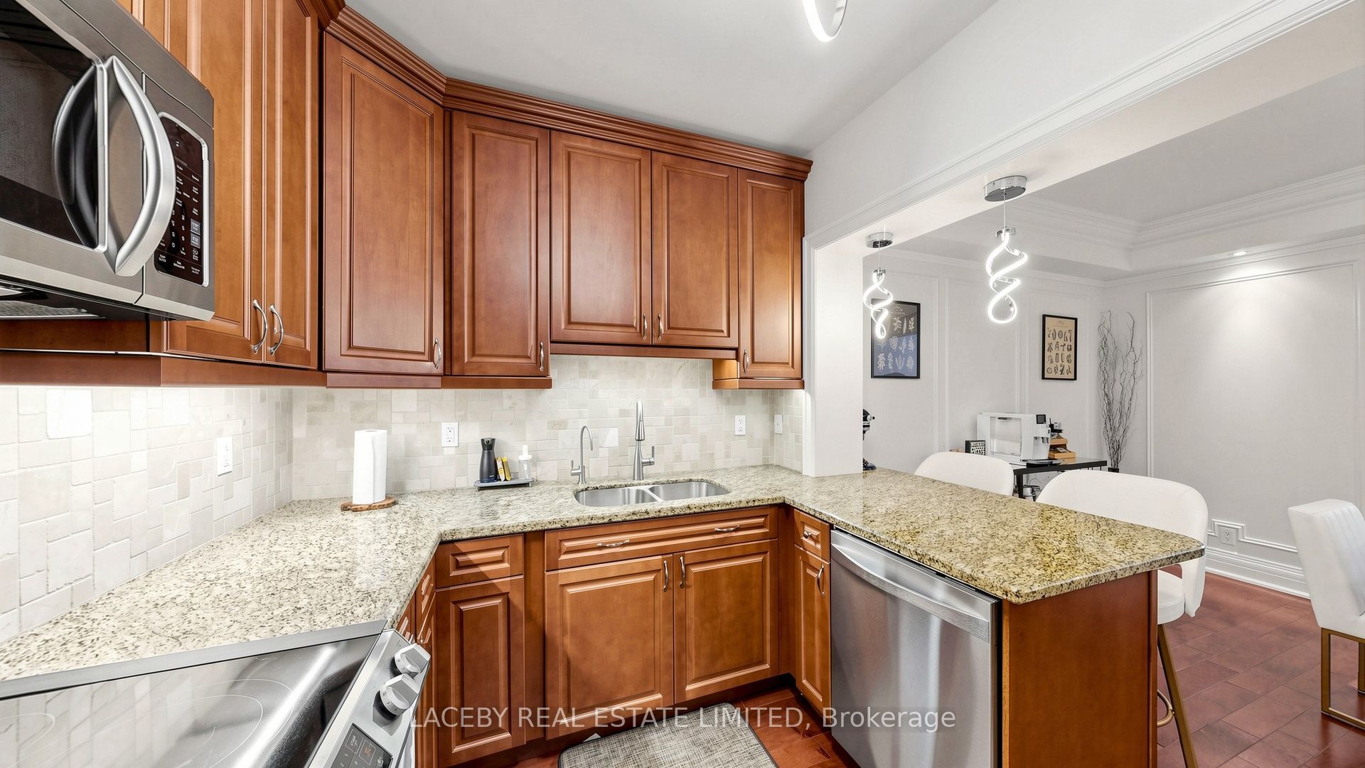 80 Burns Boulevard 319 Property Photo 15