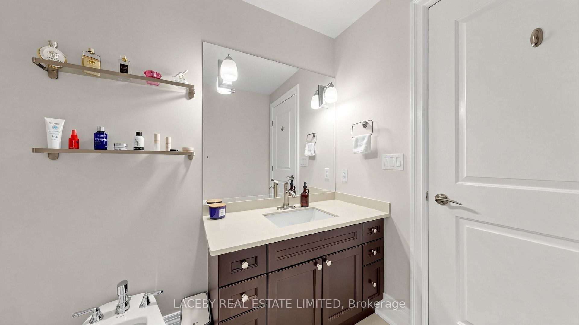 80 Burns Boulevard 319 Property Photo 26