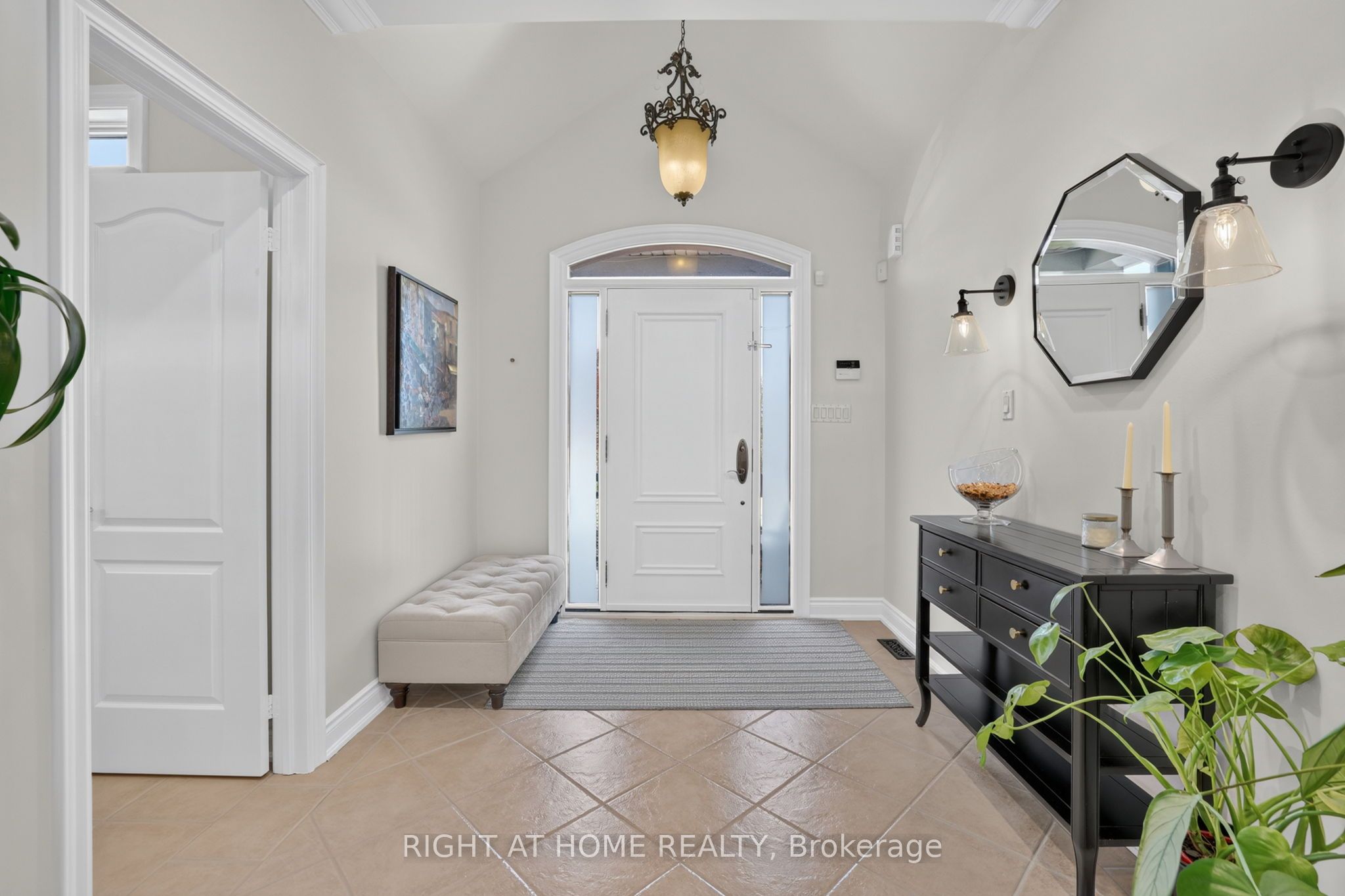 66 Sanremo Court Property Photo 3