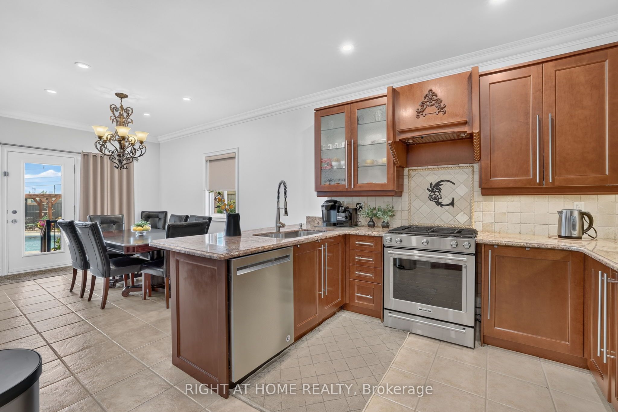 66 Sanremo Court Property Photo 8