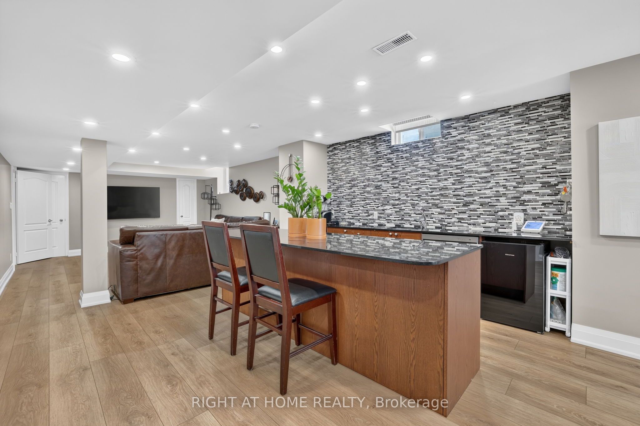 66 Sanremo Court Property Photo 28