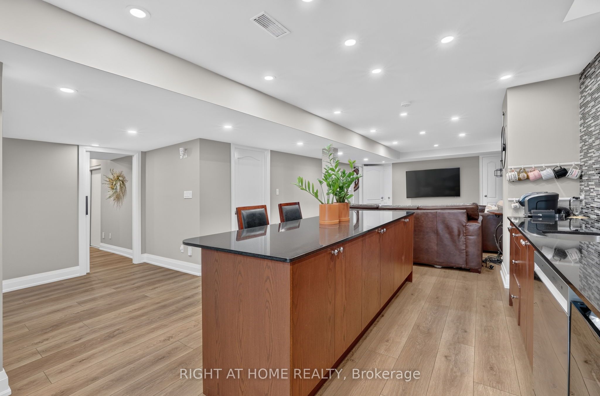 66 Sanremo Court Property Photo 29
