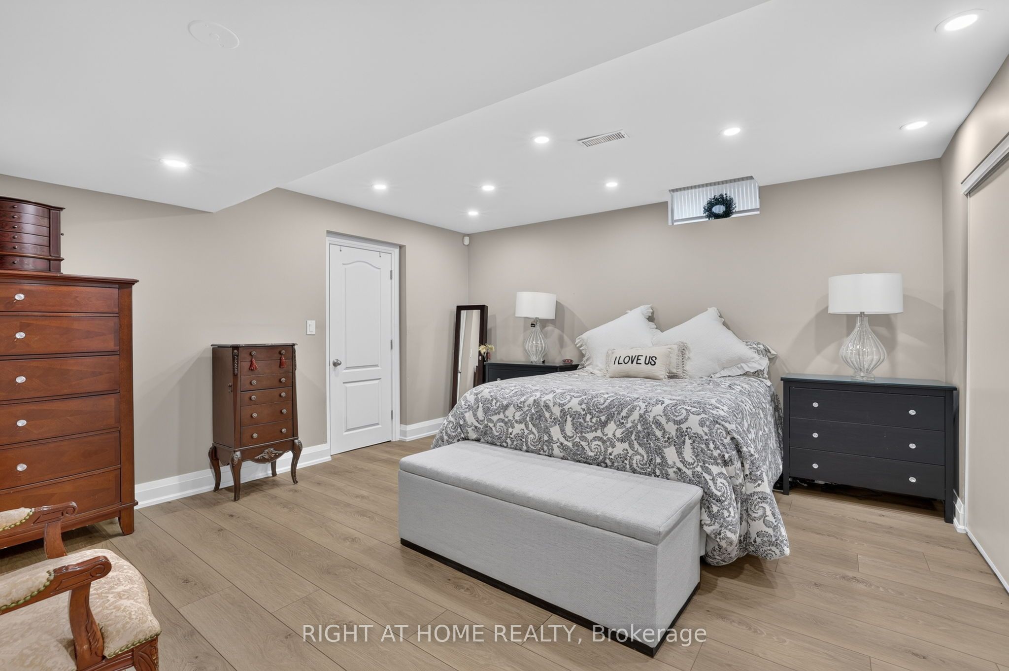 66 Sanremo Court Property Photo 32