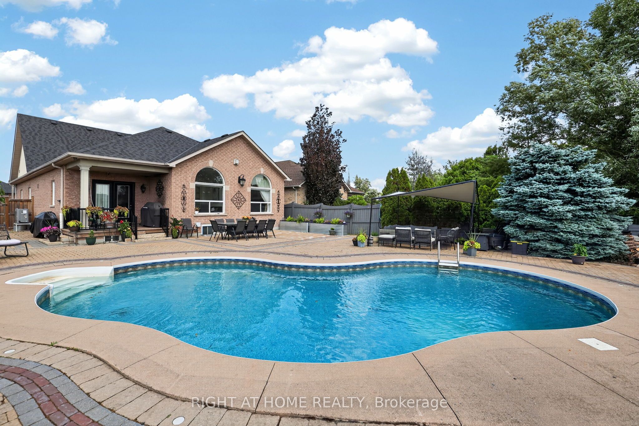 66 Sanremo Court Property Photo 40
