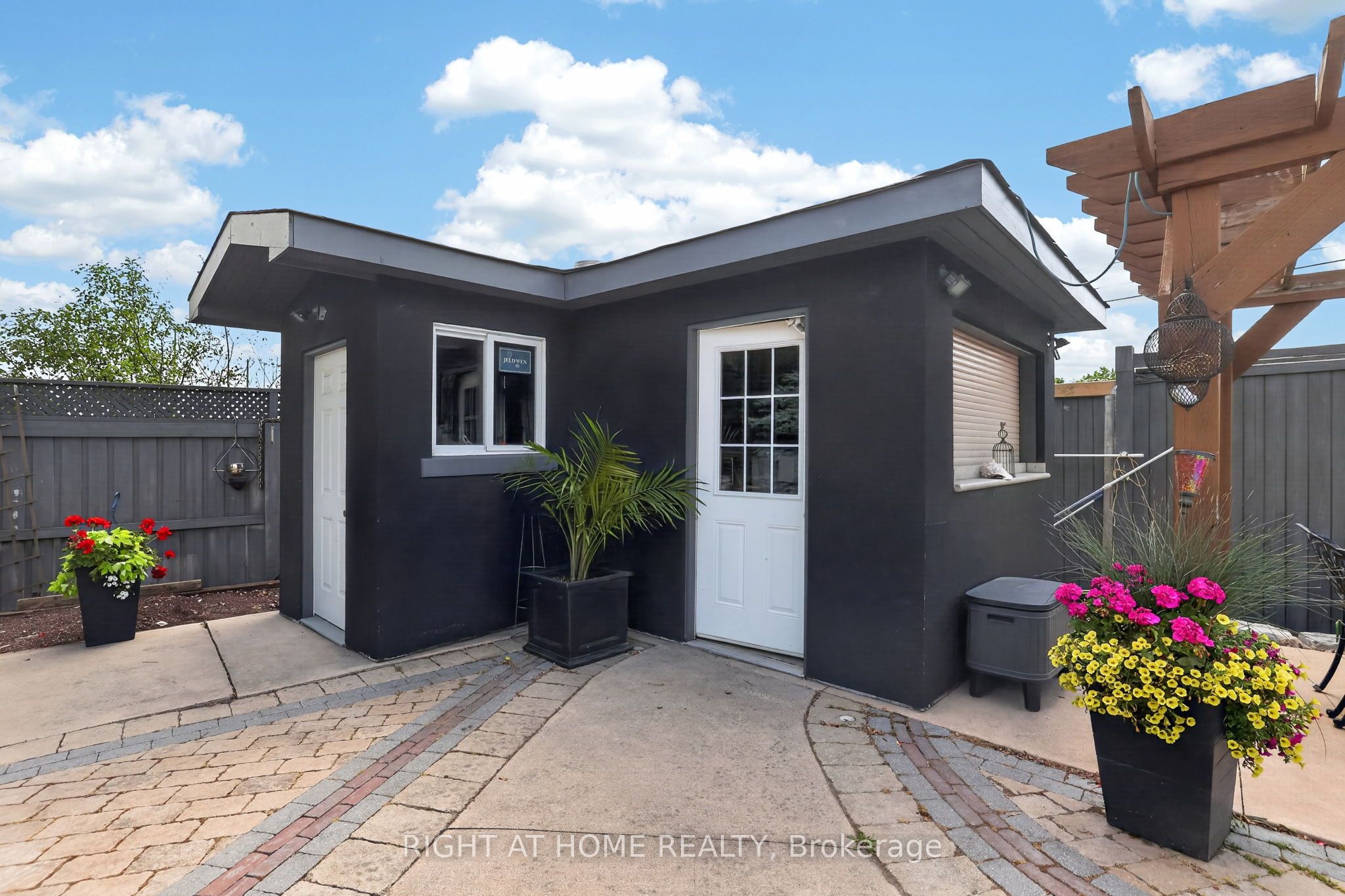 66 Sanremo Court Property Photo 43