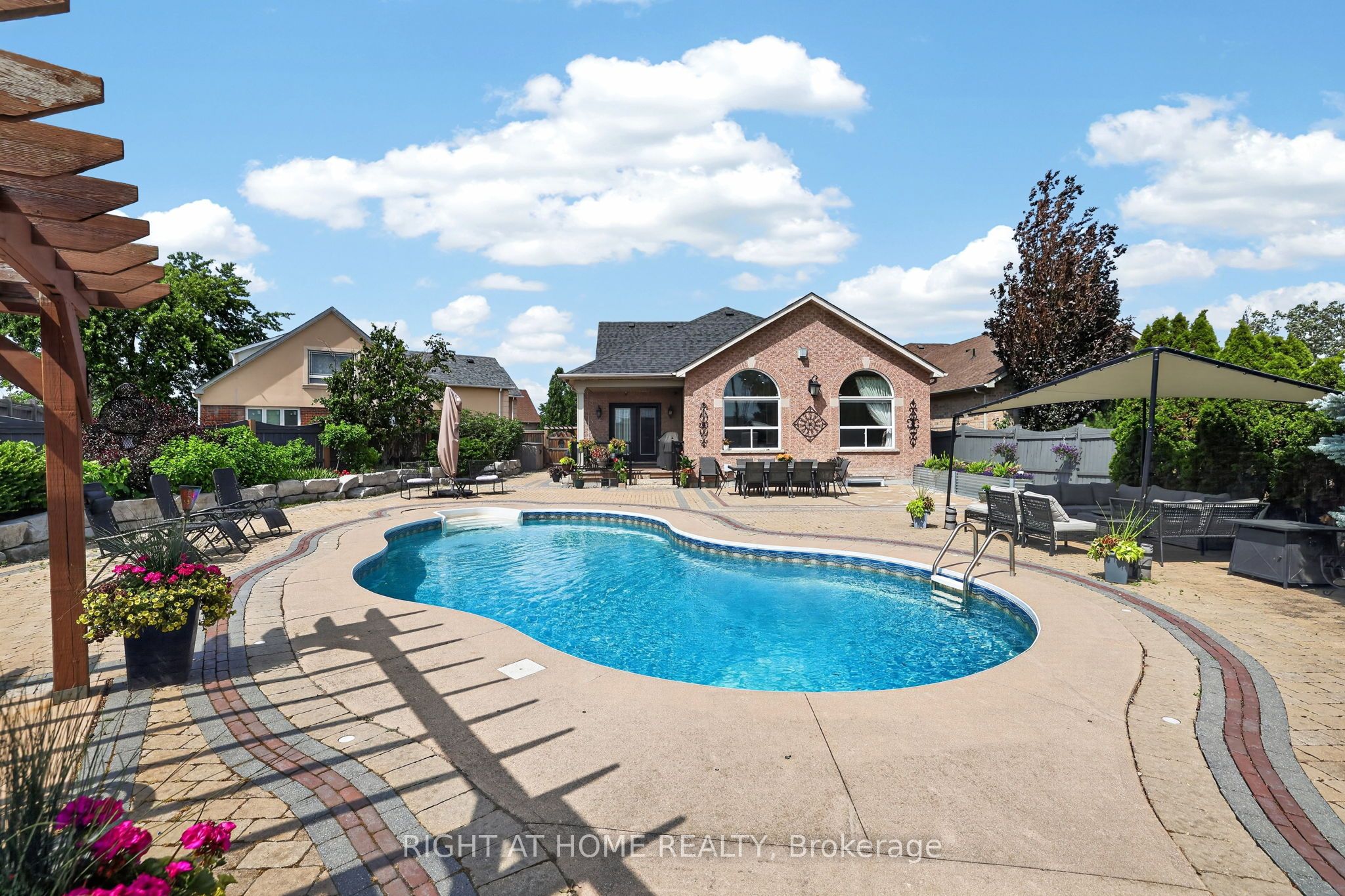 66 Sanremo Court Property Photo 44