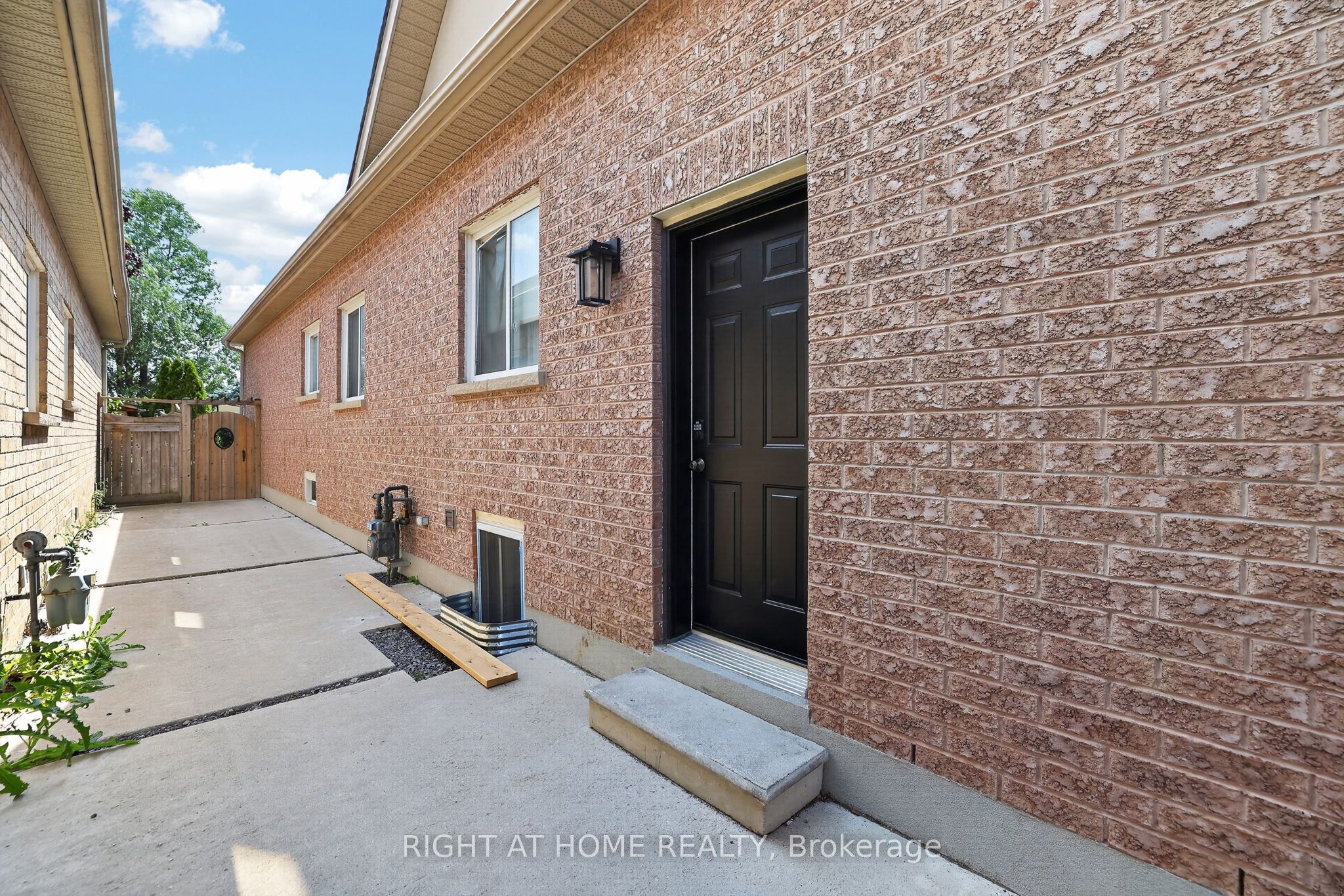 66 Sanremo Court Property Photo 45