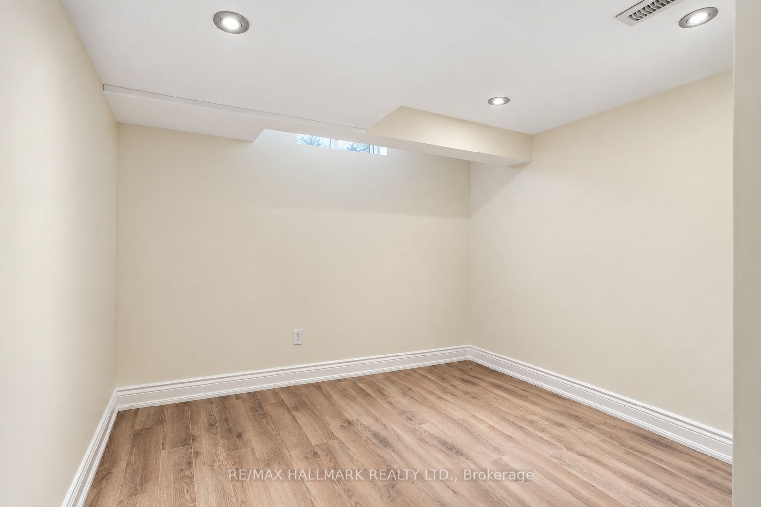 97 Benjamin Hood Crescent Property Photo 33