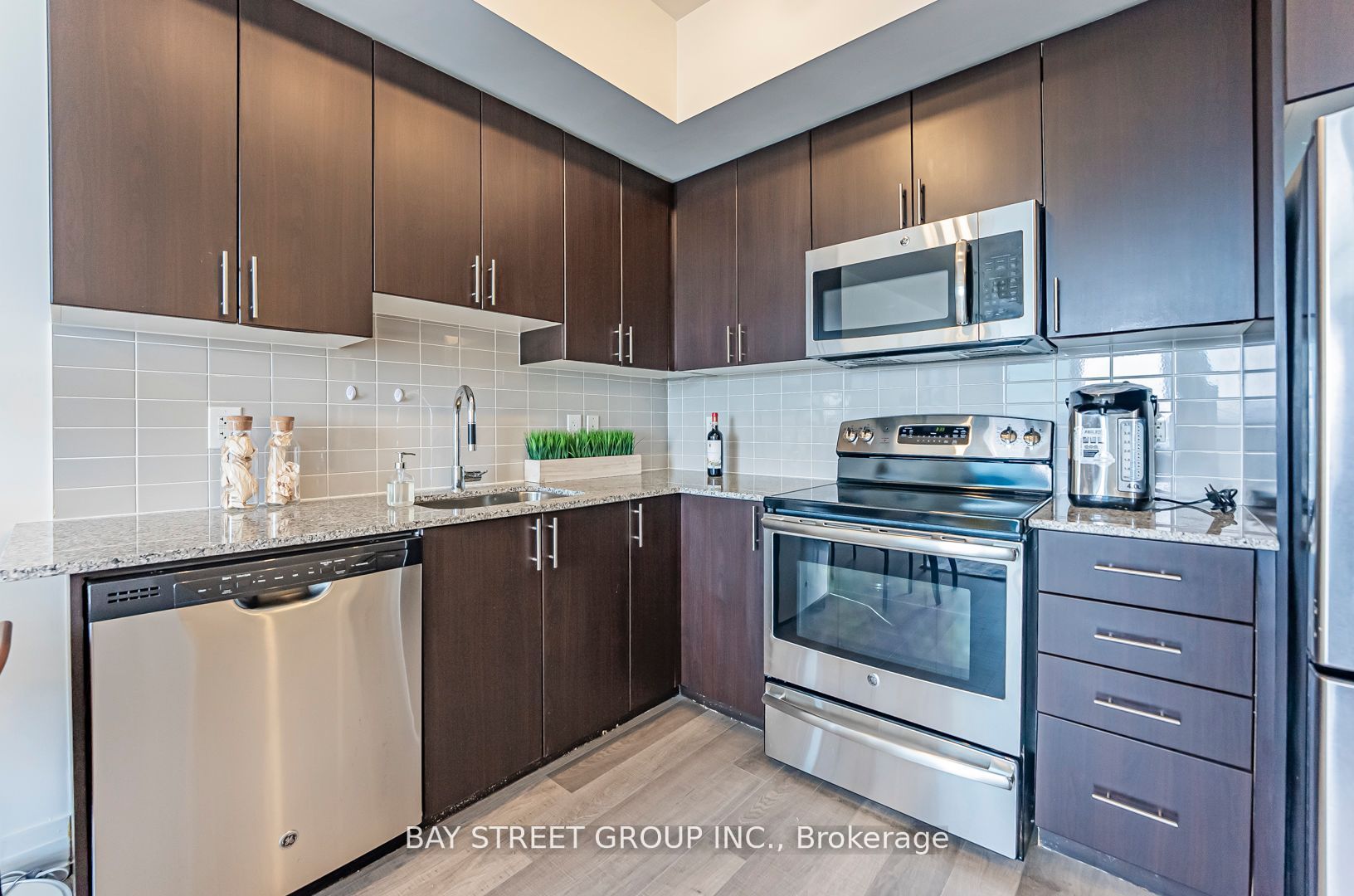 7167 Yonge Street 718 Property Photo 18