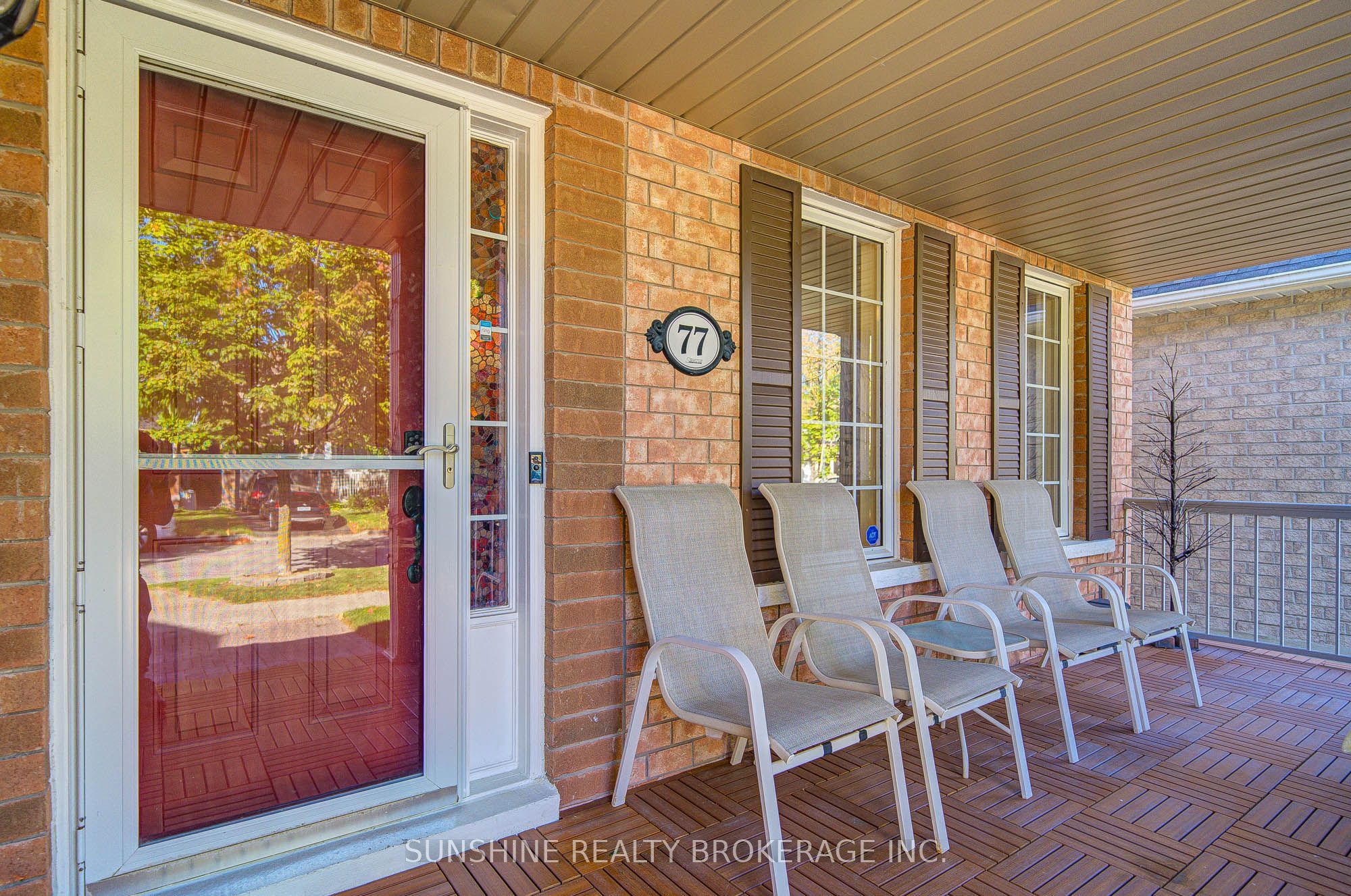 77 Sunburst Crescent Property Photo 3