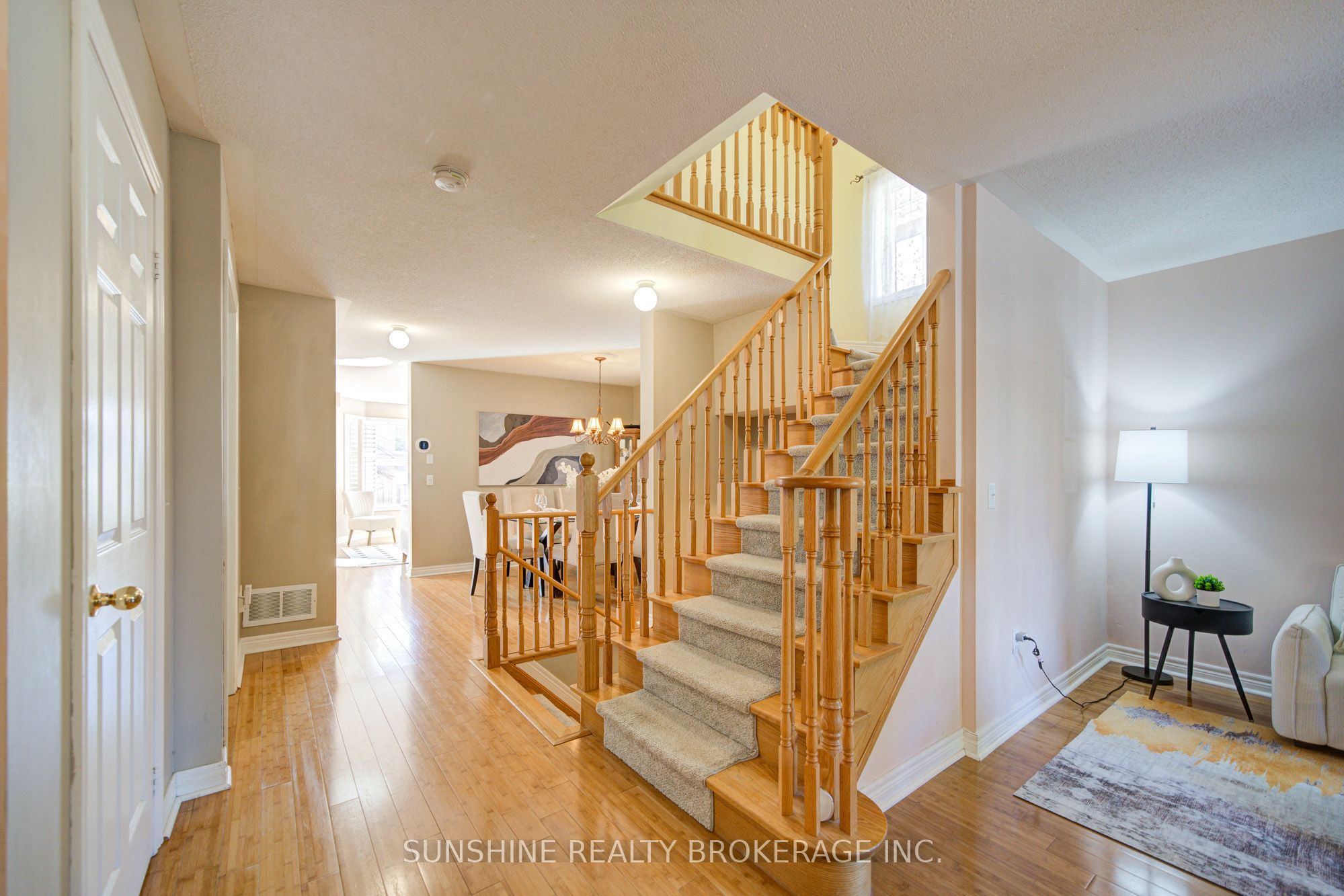 77 Sunburst Crescent Property Photo 5