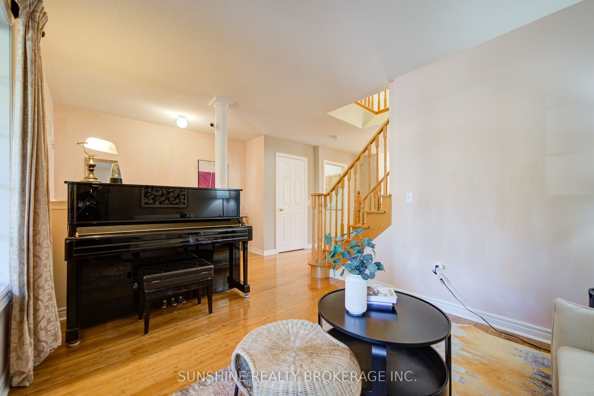 77 Sunburst Crescent Property Photo 8