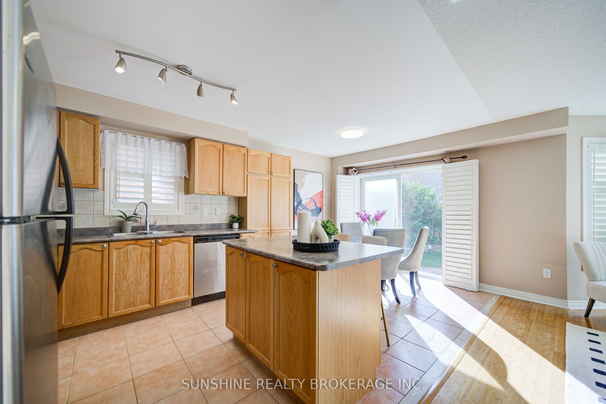 77 Sunburst Crescent Property Photo 11
