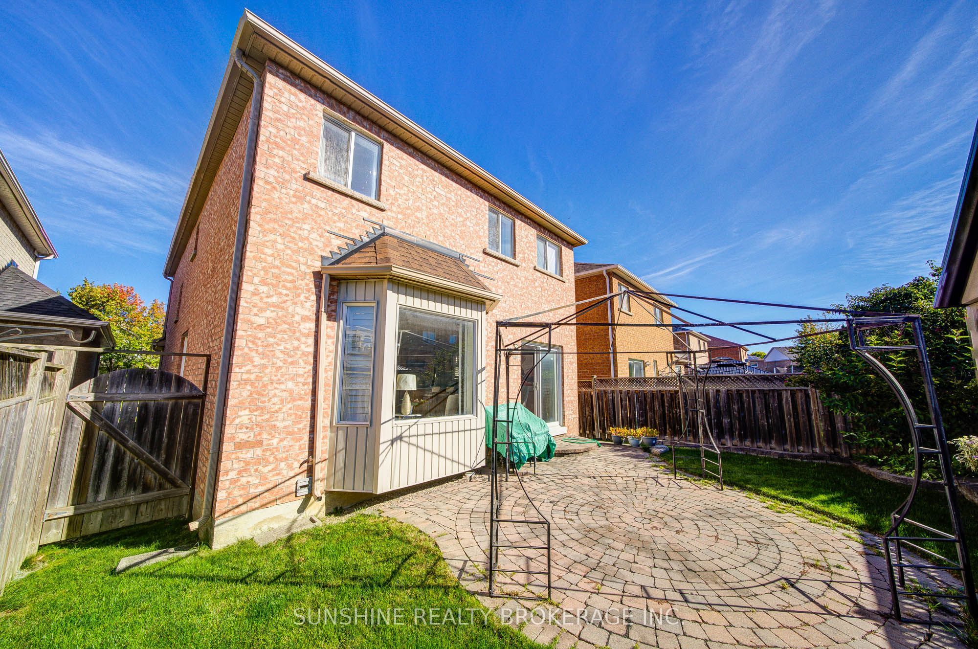 77 Sunburst Crescent Property Photo 39