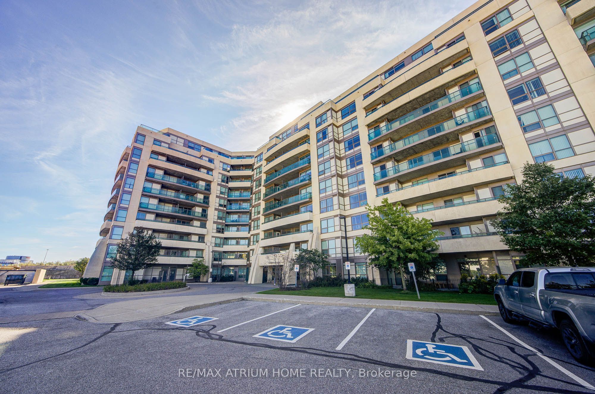 75 Norman Bethune Avenue 904 Property Photo 2