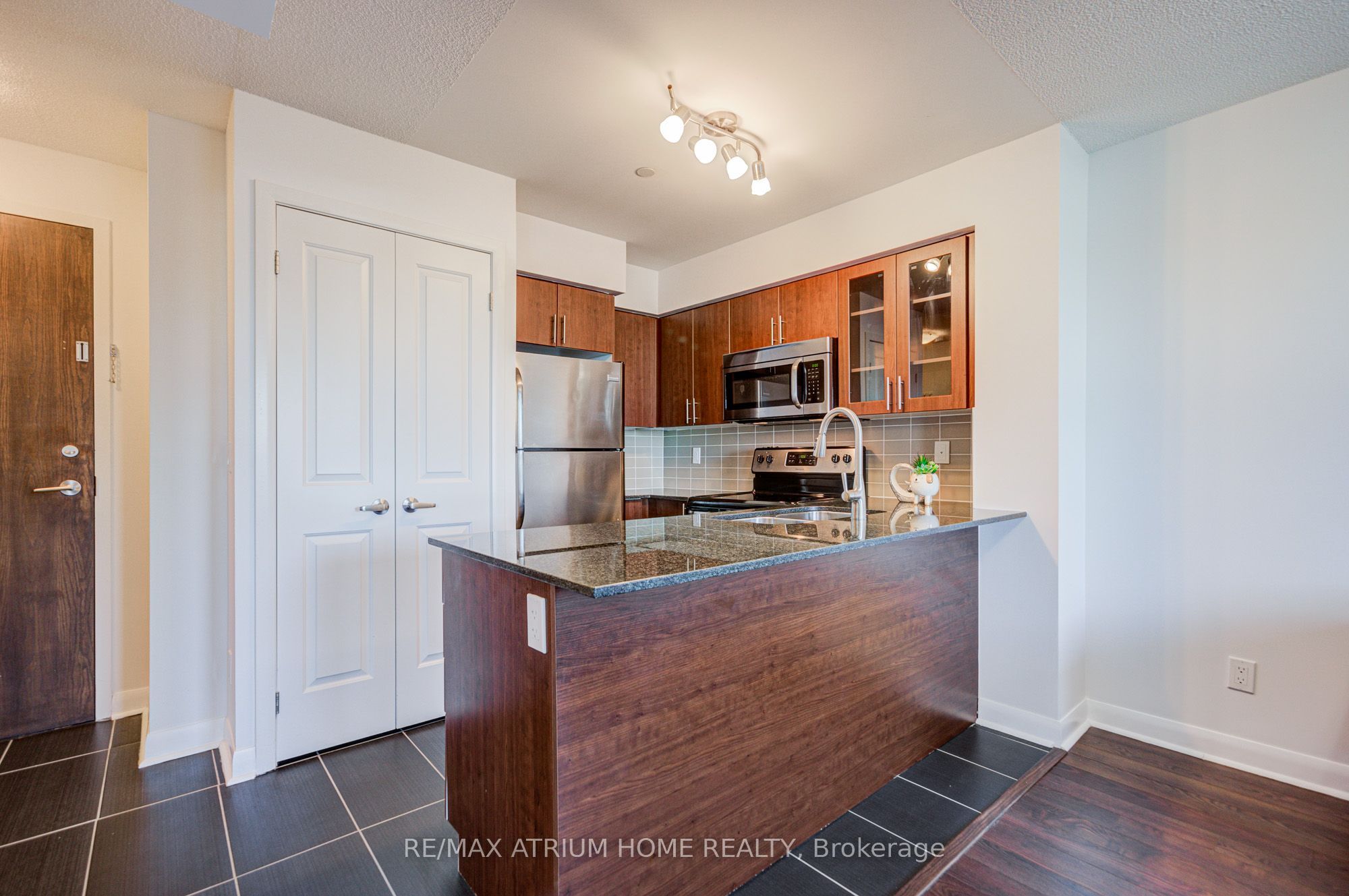 75 Norman Bethune Avenue 904 Property Photo 17