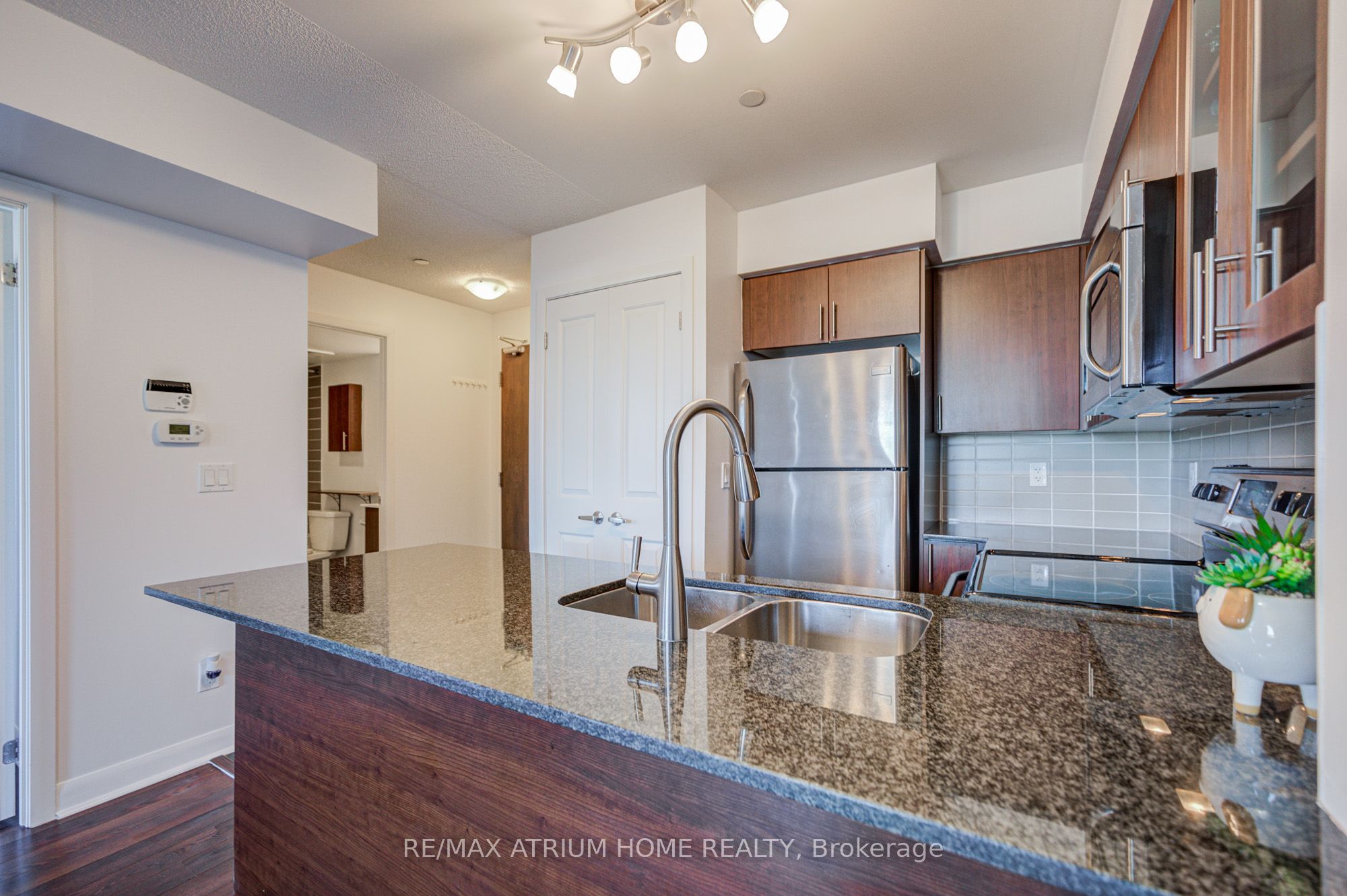 75 Norman Bethune Avenue 904 Property Photo 18