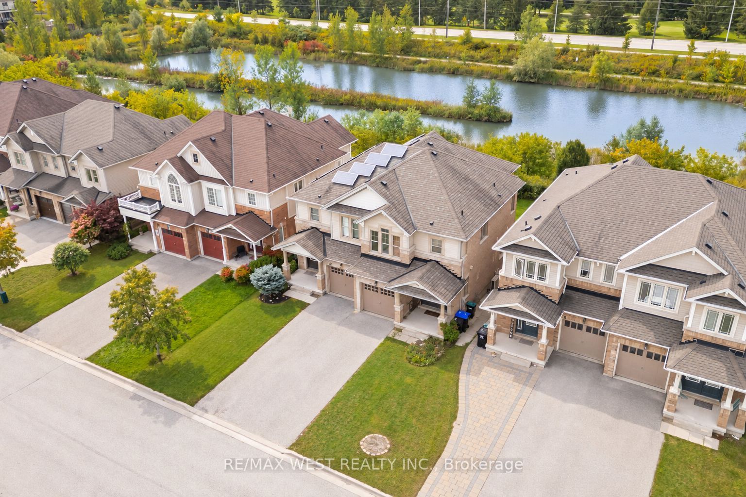 12 Hoard Avenue S Property Photo 2