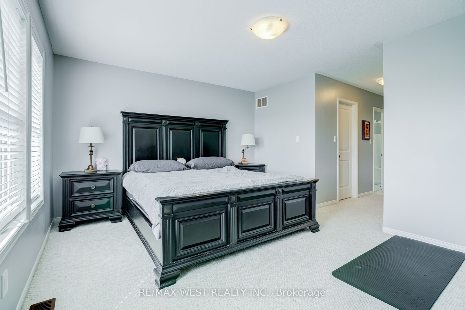 12 Hoard Avenue S Property Photo 22