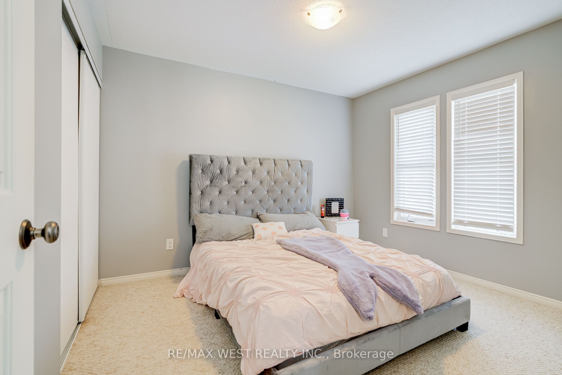 12 Hoard Avenue S Property Photo 25
