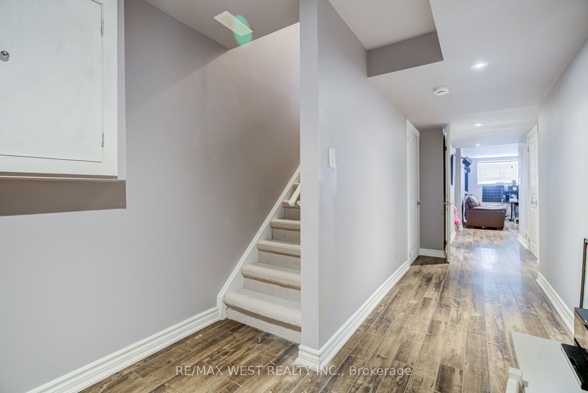 12 Hoard Avenue S Property Photo 27