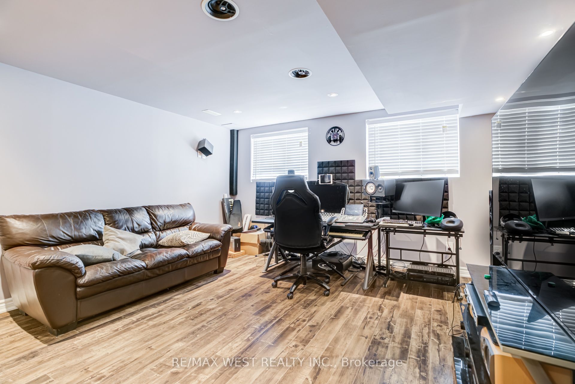 12 Hoard Avenue S Property Photo 30
