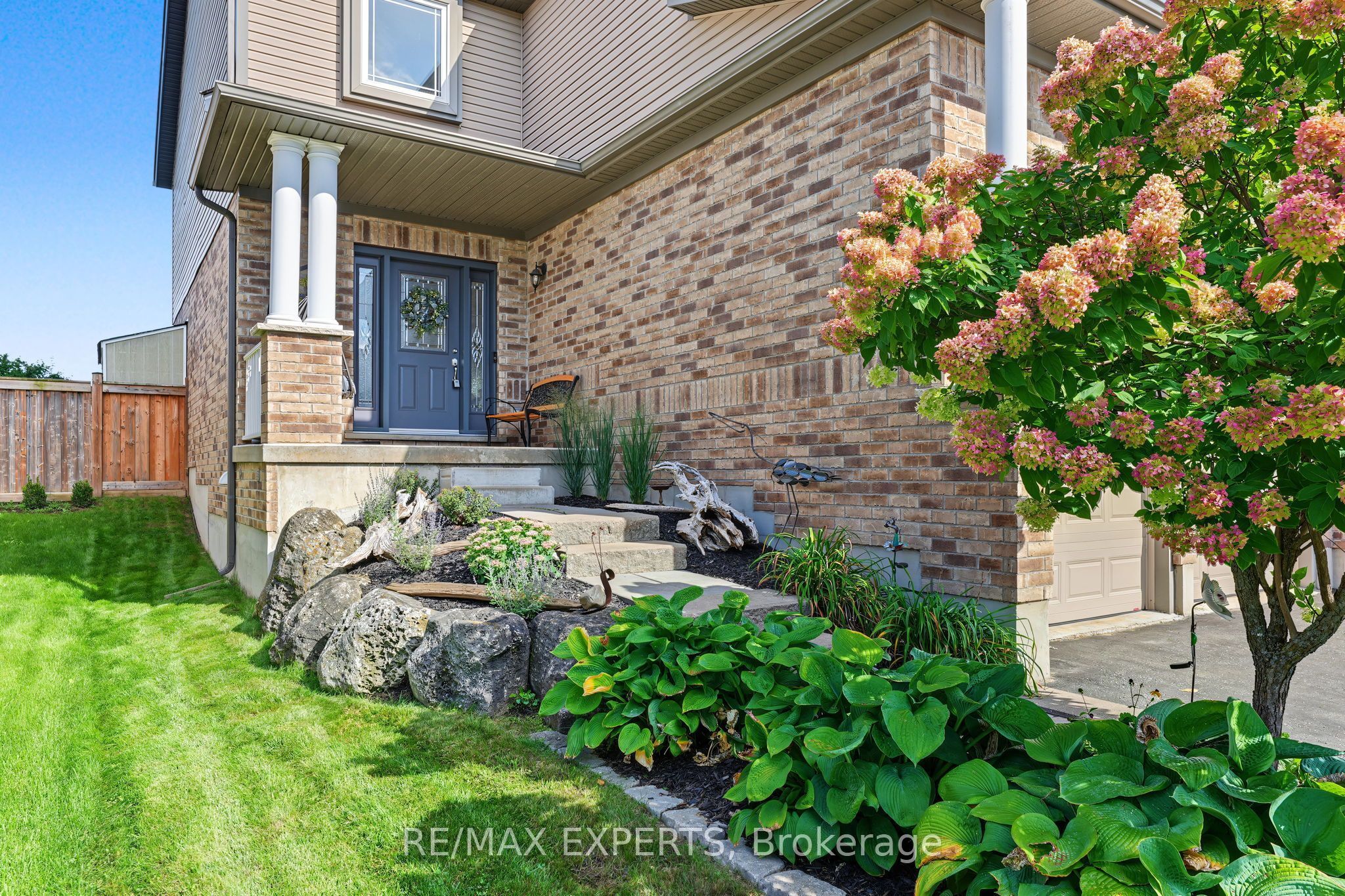 18 Arnold Crescent Property Photo 2