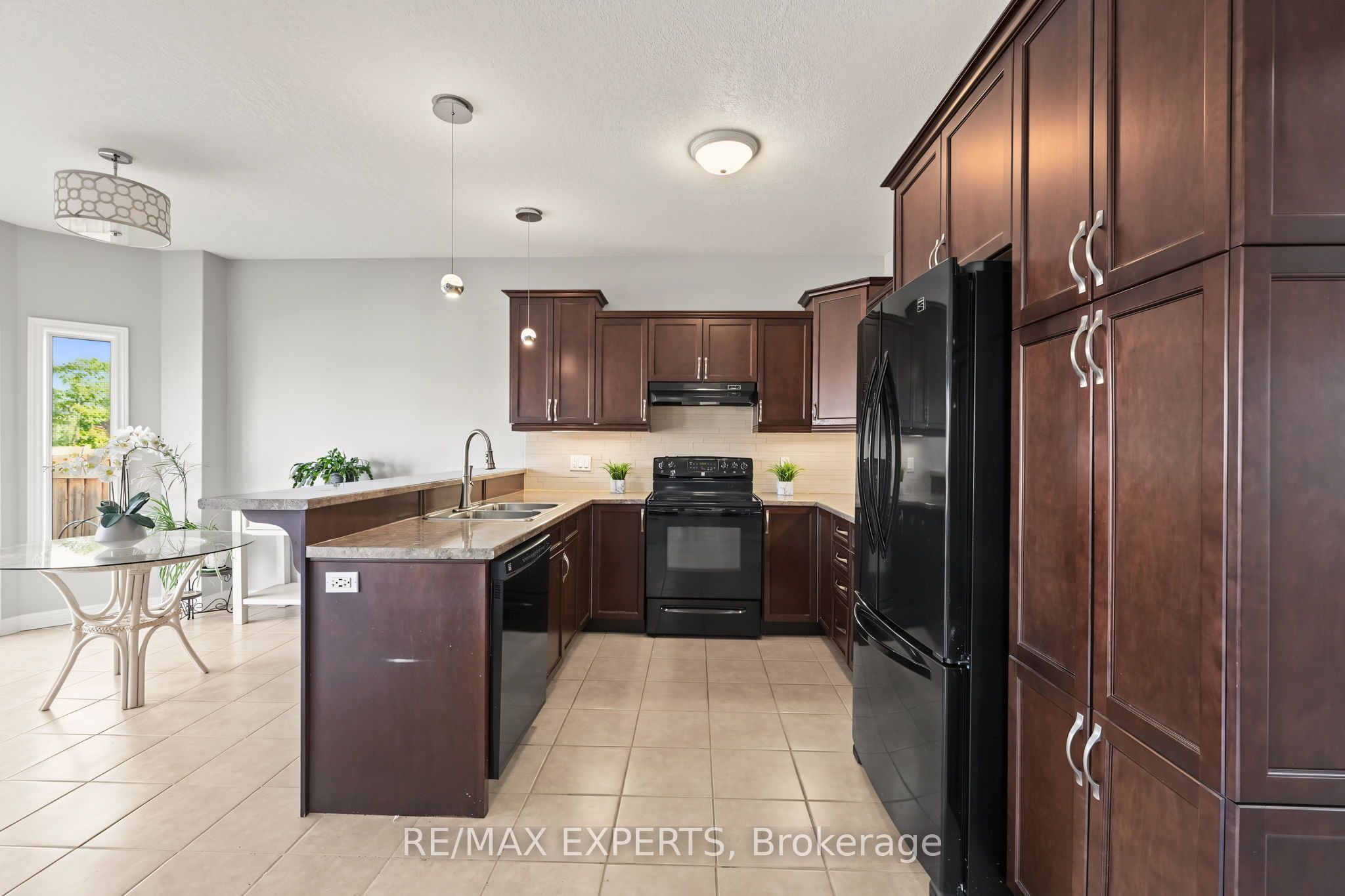 18 Arnold Crescent Property Photo 11