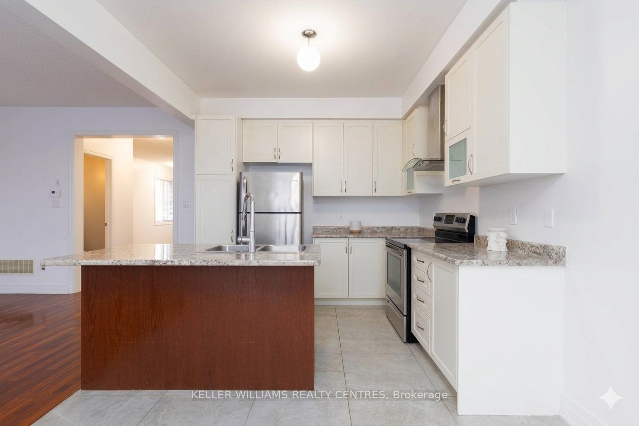 18 Hutton Crescent Property Photo 4