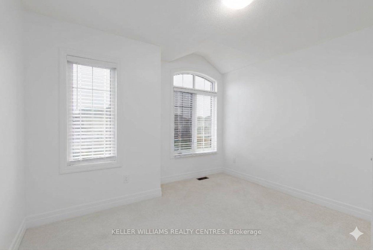 18 Hutton Crescent Property Photo 10