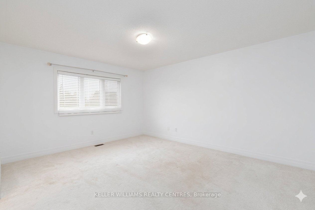 18 Hutton Crescent Property Photo 12
