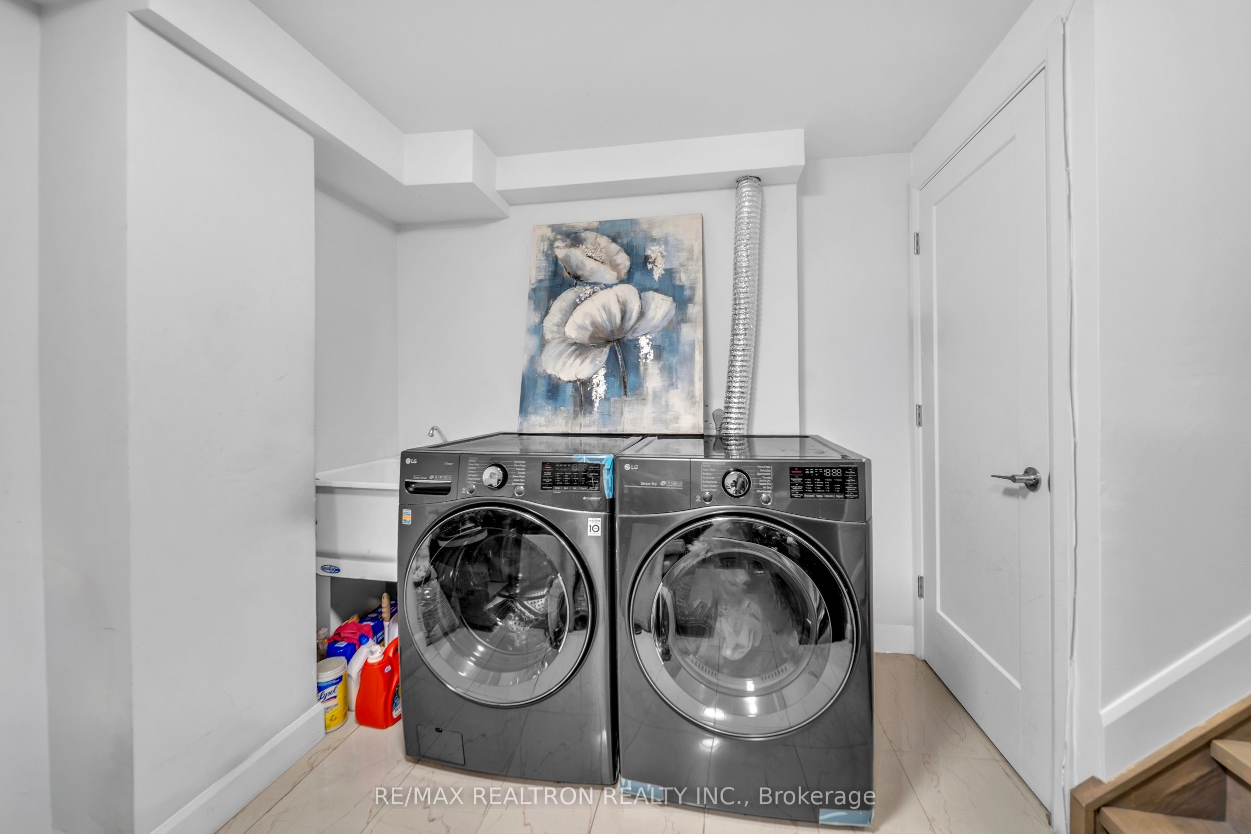 297 Milestone Crescent Property Photo 26