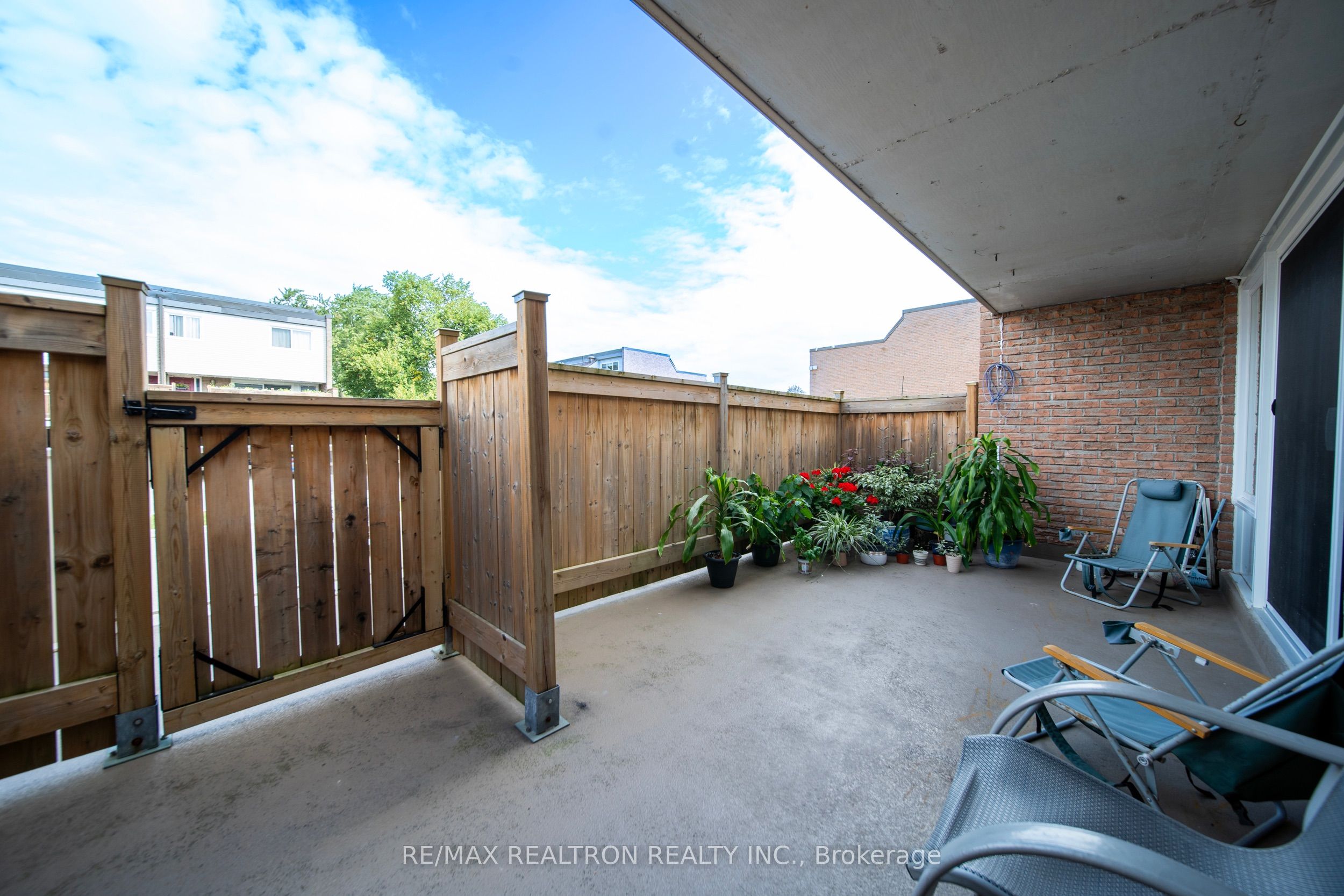 297 Milestone Crescent Property Photo 27