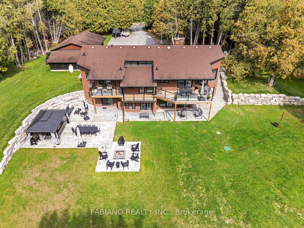4767 14th Line Property Photo 4