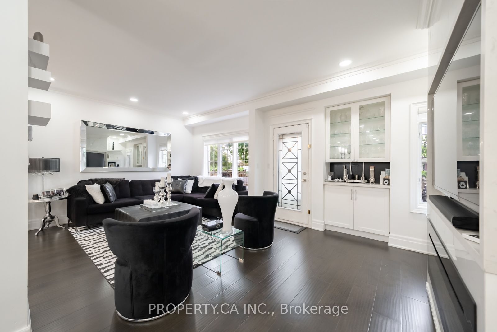 183 Kingsbridge Circle Property Photo 8